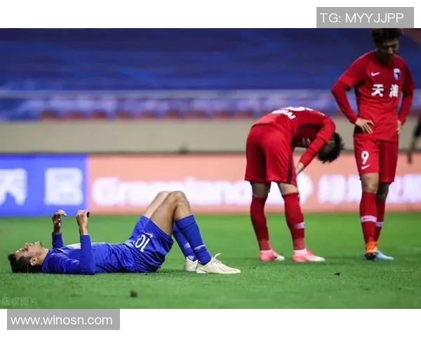 足球明星独特睡姿揭秘视频让你大开眼界的休息方式与训练效果分析